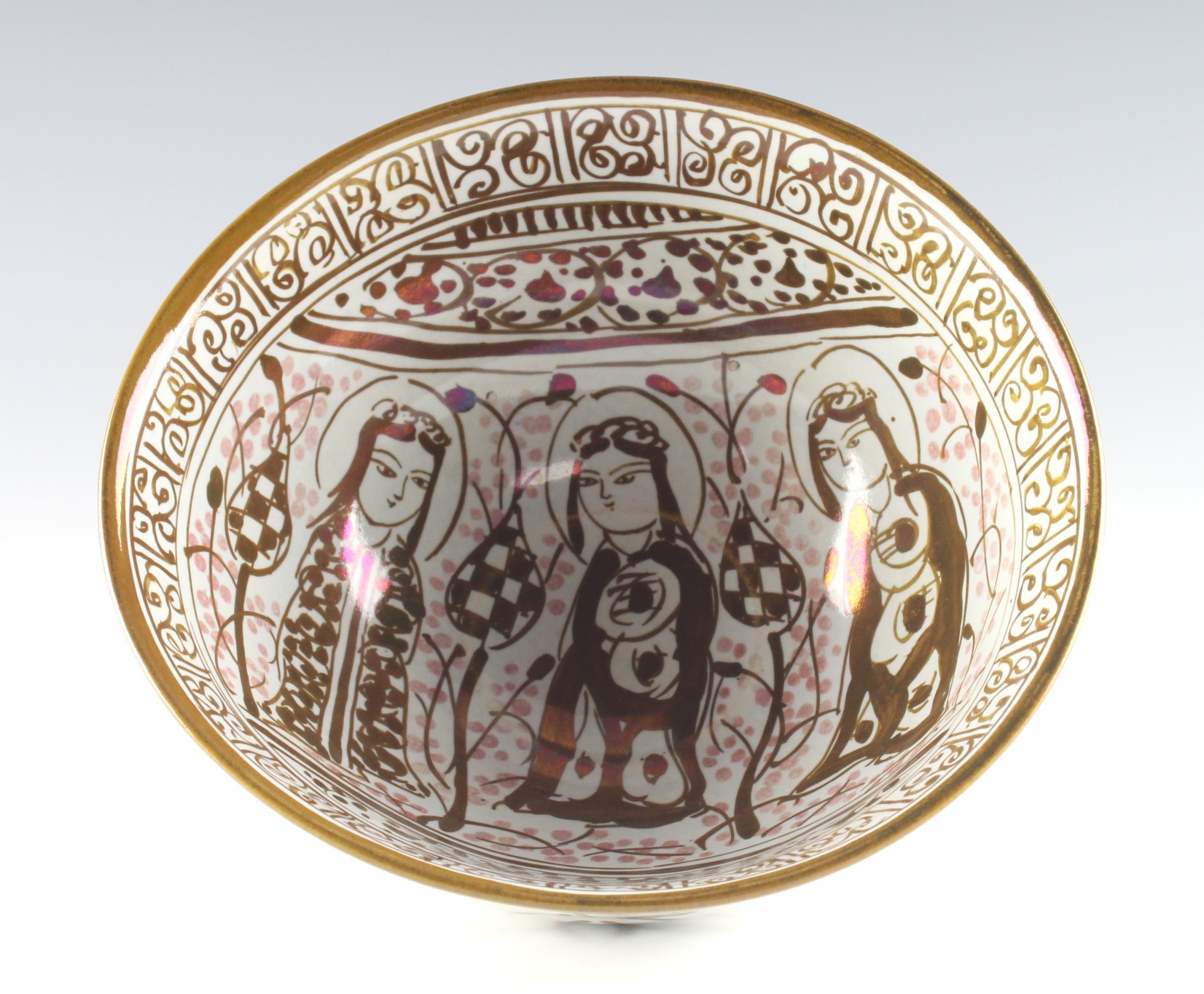 ラスター彩樹下人物文茶碗