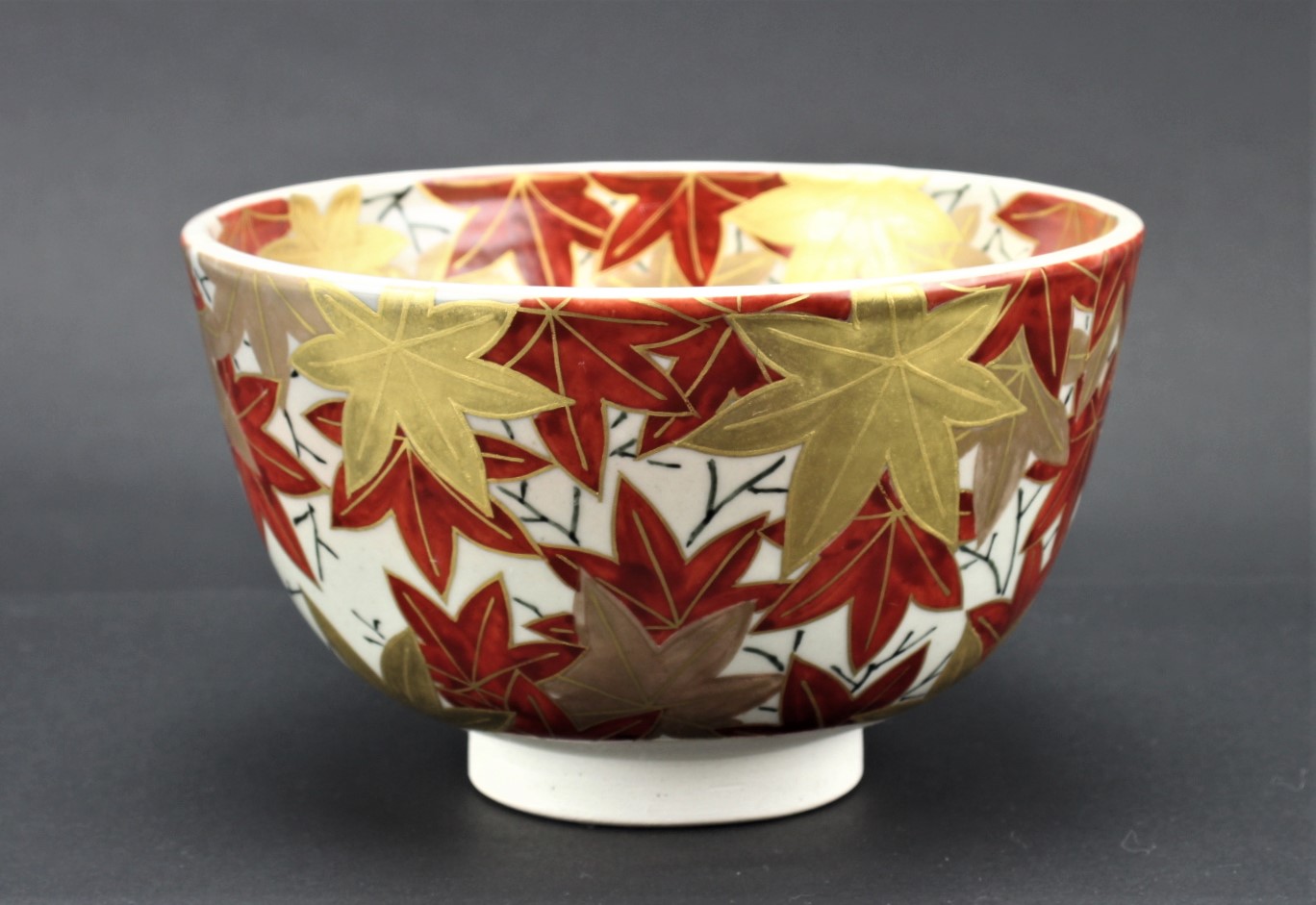 岩崎新定 膳所焼 色絵紅葉茶碗 iwasaki, shinjo zeze colored red