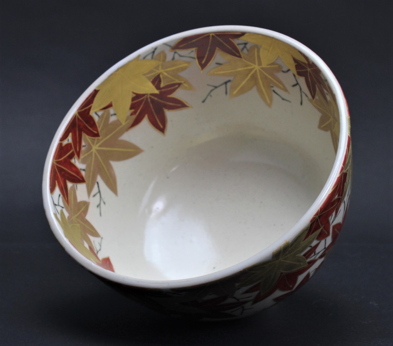 岩崎新定 膳所焼 色絵紅葉茶碗 iwasaki, shinjo zeze colored red