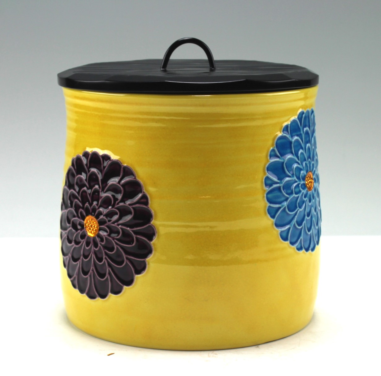 五代 宮川香斎 真葛窯 黄交趾菊華水指 而妙斎御書付 the 5th miyagawa, kosai makuzu pottery yellow  kochi-yu chrysanthemum water jar | 古美術 山田幽篁堂