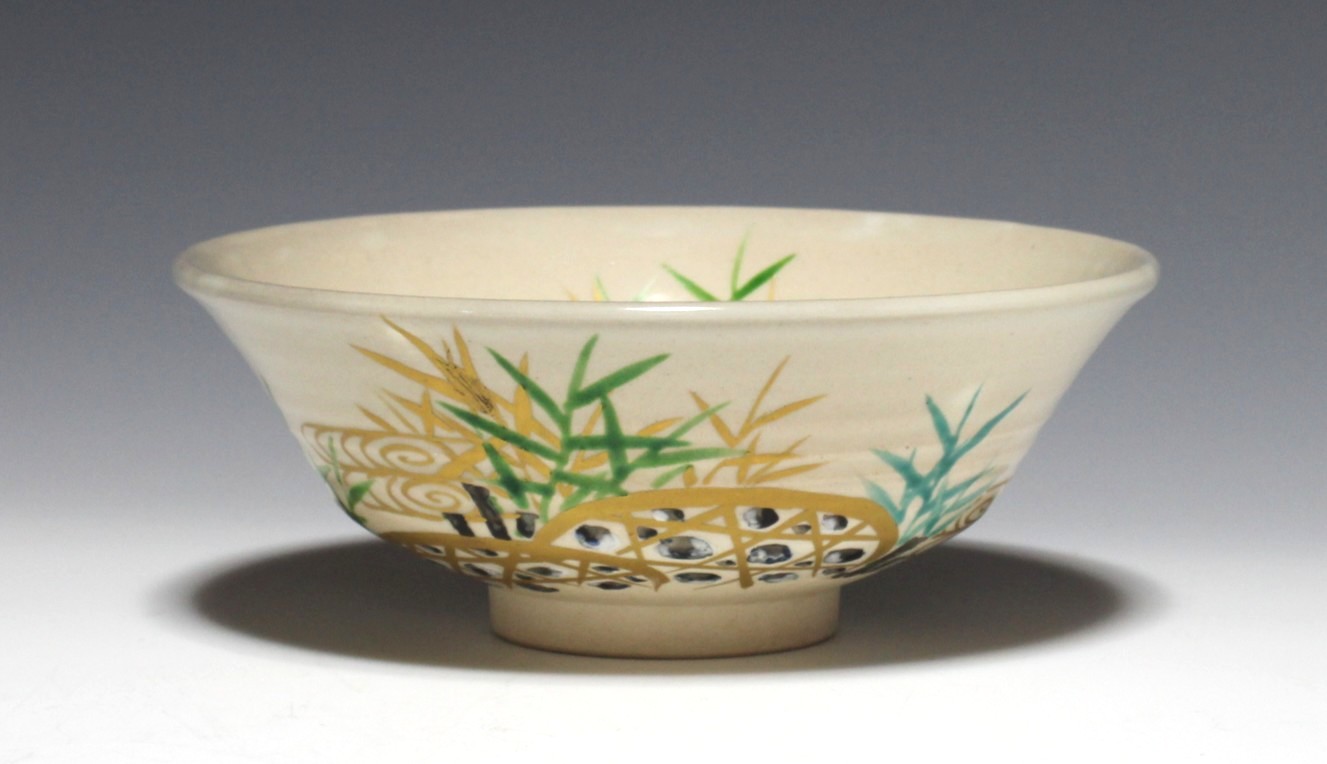 色絵芦に蛇篭平茶碗